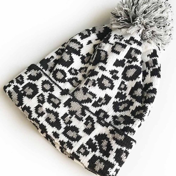 BACK IN STOCK Ladies Leopard Pom Beanie Winter Hat - Picture 2 of 7